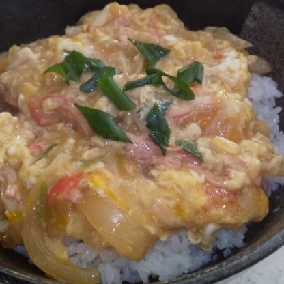 お昼ご飯にカニカマを追加して作りました。美味しく出来ました♪レシピありがとうございました(*^^*)